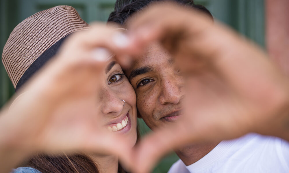 Existem 5 linguagens do amor — Veja como encontrar a sua